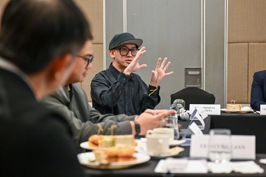 Aaron Goh leading a roundtable discussion with business leaders